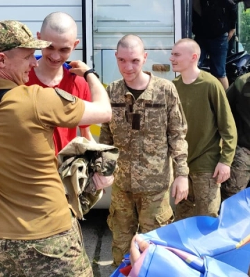 Перший етап обміну за домовленостями в Стамбулі. Серед визволених - оборонці Маріуполя, які провели у неволі понад три роки