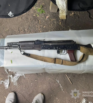 Зберігав зброю та боєприпаси: поліцейські затримали мешканця Сумського району