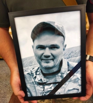У Полтаві попрощалися з воїном, який повернувся на щиті