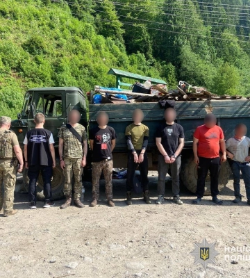 На Закарпатті поліція викрила ще одну злочинну схему переправлення ухилянтів через кордон