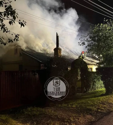 На Волині спалахнув будинок через прямий удар блискавки (ФОТО)