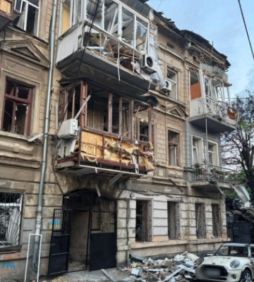Одесу атакували шахеди — під удар потрапив пологовий будинок та житлові будинки, двоє загиблих, фото