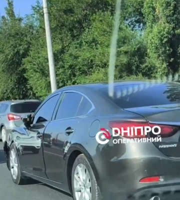 Ключовий проспект стоїть у заторі: у Дніпрі ДТП скувала рух