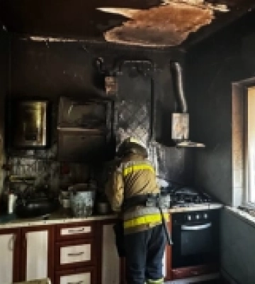 У Миколаєві у Корабельному районі сталася пожежа у будинку: постраждала жінка