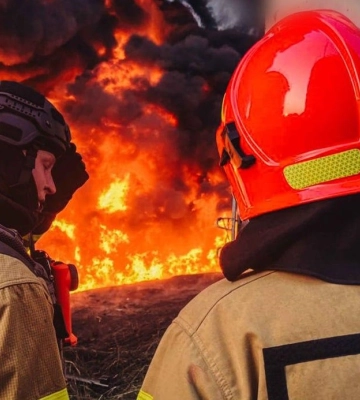 Російська атака спричинила масштабну пожежу на підприємстві під Києвом
