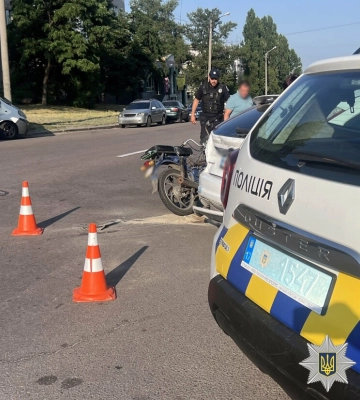 На Полтавщині водійка Ford збила мопедиста: чоловіка госпіталізовано