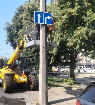 На вулицях Черкас встановили нові та оновили старі дорожні знаки (ФОТО)