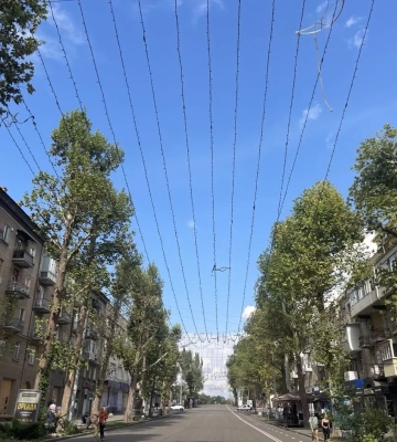 Новорічну гірлянду на Соборній в Миколаєві приберуть — постраждала після прильоту майже три роки тому