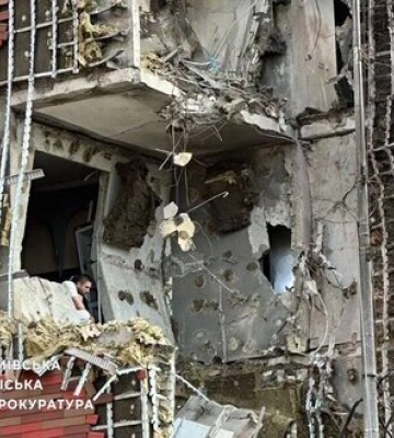 Удар РФ по Києву: загинула жінка в Оболонському районі. ФОТОрепортаж