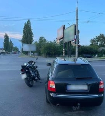 У Полтаві сталась ДТП між легковиком та мотоциклістом без прав