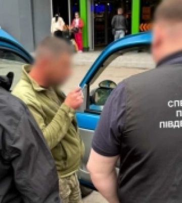 За 6500 доларів обіцяв «зняти з розшуку» ТЦК: в Одесі командиру відділення та його спільнику повідомили про підозру