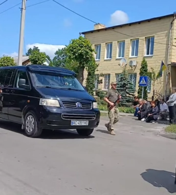 Загинув через декілька днів після дня народження: у Луцький район «на щиті» повернувся Герой Вадим Ніколайчук