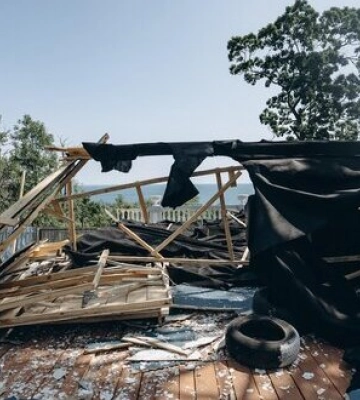 Одеська кіностудія постраждала від атаки РФ: повністю знищено декорації до фільму &quot;Довженко&quot;. ФОТОрепортаж