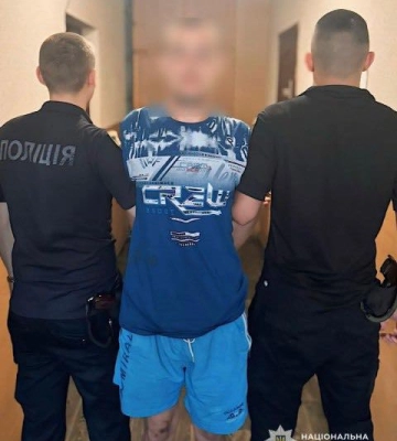 У Дніпрі затримано рецидивіста, який серед білого дня пограбував людину на вулиці