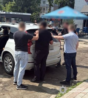 5 тисяч доларів за СЗЧ: у Львові затримали родича військовослужбовця (ФОТО)