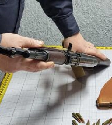 Мешканець сусідньої області продавав зброю через інтернет на Полтавщині
