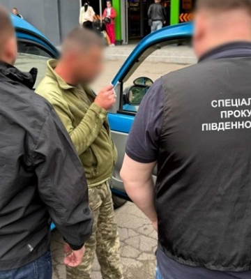 В Одесі на хабарі $6,5 тисячі затримали командира відділення ТЦК та його спільника