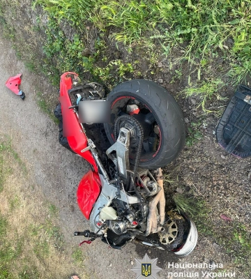 На Черкащині водій пікапу на трасі не надав перевагу в русі і травмував мотоцикліста. ФОТО