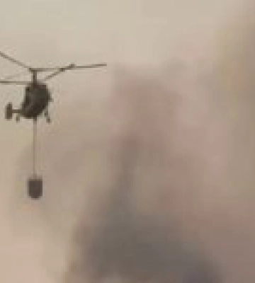 Пожежу після прильотів в Києві гасили гелікоптерами