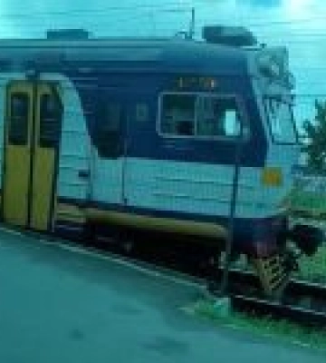 Повреждение путей метро в Киеве: между двумя станциями курсиркет автобус