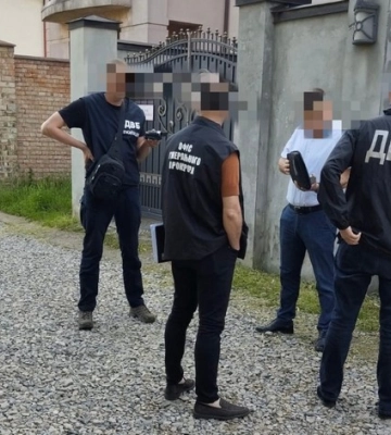 ДБР викрило колишнього начальника ДСНС Івано-Франківщини на незаконній вирубці лісу
