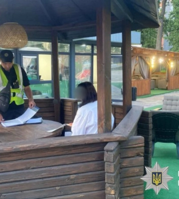 Поліція Київщини притягнула до відповідальності адміністраторку ресторану за російську музику