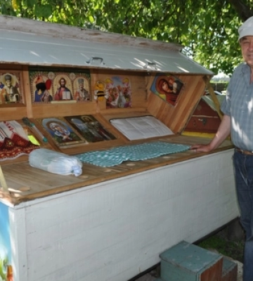 Цілющий сон на вуликах: пасічник з Волині облаштував унікальну бджолину хатку (відео)