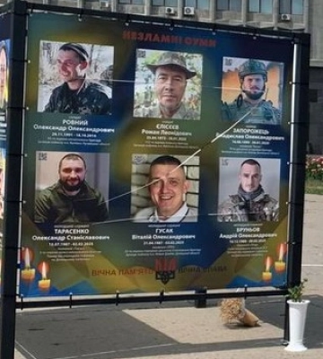 Вандалы вырезали Z на Аллее Славы в Сумах: что говорят в ОВА и в полиции 