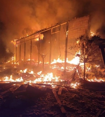 Нічна атака РФ на Одещину: спалахнули пожежі, зруйновано дачні будинки. ВІДЕО+ФОТОрепортаж