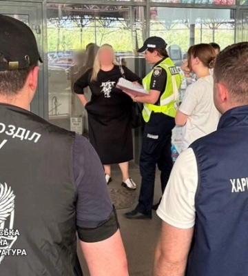 У Харкові чиновниця за $1000 хабара позбавила жінку батьківських прав