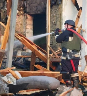 Нічна атака РФ на Одещину: спалахнули пожежі, зруйновано дачні будинки. ВІДЕО+ФОТОрепортаж