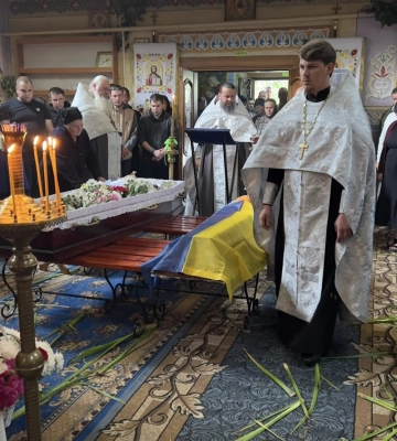 Дорогу в селі на Волині вщент зруйнували фури, які возять пісок з кар&#039;єру (відео)