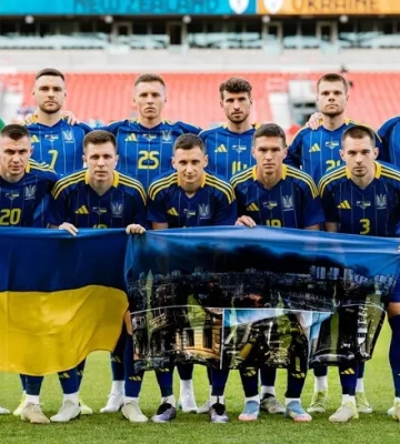 Футболисты сборной Украины вышли на матч в Канаде с изображением Киева после российских обстрелов