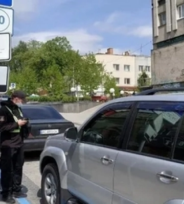 У центрі Луцька зросте вартість паркування майже вдвічі