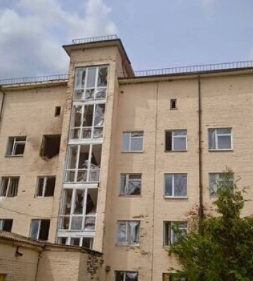 Рашисты ударили БПЛА по больнице в Семеновке на Черниговщине. ФОТОрепортаж