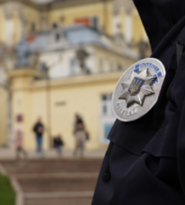 В одной из школ Львова ученик стрелял в своего товарища из пневматического пистолета