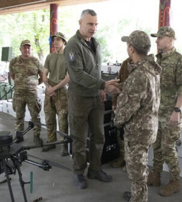 Батальйон &quot;Свобода&quot; отримав 2500 дронів, РЕБи та всюдоходи від громади Києва, - Кличко