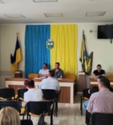 У Татарбунарах Білгород-Дністровського району на Одещині бджолярі зібралися через масову загибель бджіл У Татарбунарах Білгород-Дністровського району на Одещині бджолярі зібралися через масову загибель бджіл