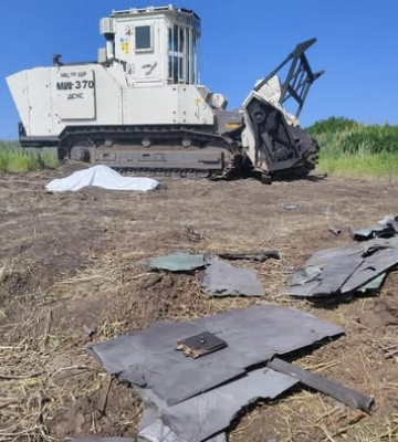 В Харьковской области в результате атаки вражеского БПЛА погиб сапёр, двое ранены В Харьковской области в результате атаки вражеского БПЛА погиб сапёр, двое ранены