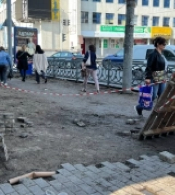 На Чорновола в Рівному вкладають бруківку