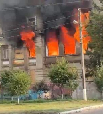 У Харкові спалахнула будівля ТЦК