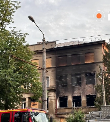 В Харькове загорелось здание ТЦК