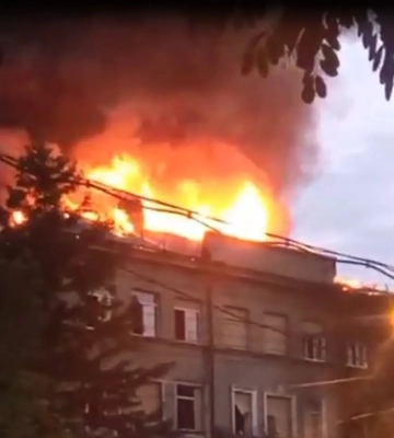 В Харькове загорелось здание ТЦК
