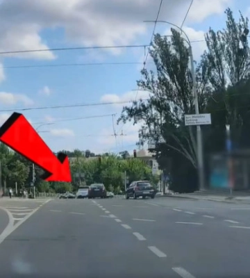 В Киеве наказали водителя Range Rover, который проехал перекресток на красный свет — видео