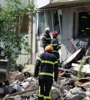 У Луцьку з-під завалів багатоповерхівки дістали тіло загиблого