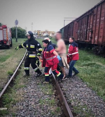 Один з хлопців — у реанімації: що відомо про неповнолітніх, яких вразило струмом у Бахмачі на даху вагона