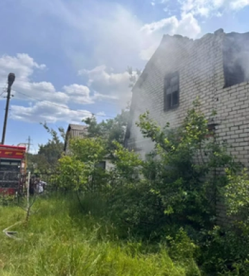 Закопчені стіни та зруйнована покрівля: на Полтавщині горів дачний будинок Закопчені стіни та зруйнована покрівля: на Полтавщині горів дачний будинок
