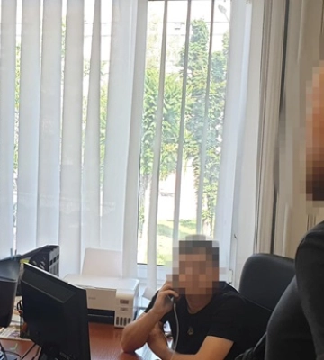 На Днепропетровщине правоохранитель за деньги удалял данные об уклонистов