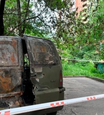 В Киеве полиция задержала мужчину, который поджег авто военного