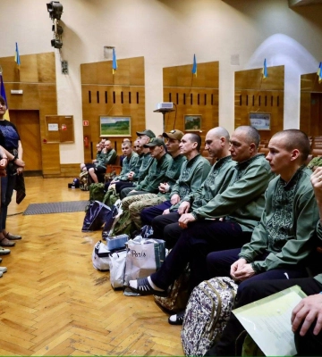 Підтримка та пошана: представники Миколаївської ОВА зустрілися з військовослужбовцями, звільненими з полону